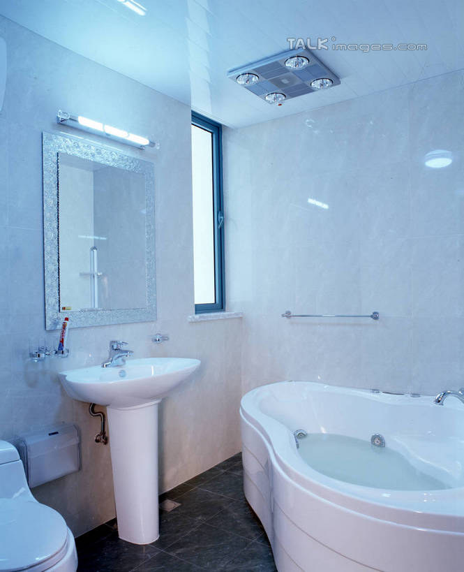 无人,家,竖图,室内,白天,正面,化妆,美容,别墅,窗户,家具,镜子,生活用品,天花板,卫生间,洗手间,浴室,装修,建筑,欧式,阴影,装饰,反射,水槽,水龙头,影子,房屋,马桶,墙,屋子,公寓,豪华,建设,现代,水斗,装潢,洋房,楼房,开关,玻璃窗,墙壁,墙面,住宅,白色,化妆镜,室内装潢,浴缸,打开,座便器,样板房,明亮,阀门,镜像,舒适,家居装潢,开启,镜面,房屋设计,卫浴,地中海风格,古典风格,简约风格,卫浴设备,室内设计,宽敞,样板房装潢,光学,子孙桶,水咀,水管装置,设计,厕所,淋浴房,彩图,冲凉房,房子,沐浴间,沐浴室,szzm1