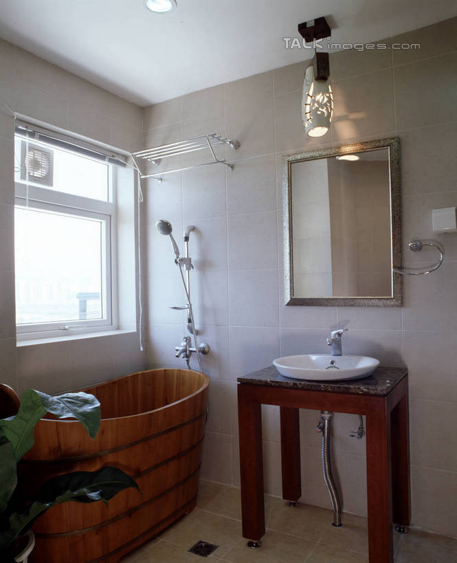 无人,家,竖图,室内,白天,正面,化妆,美容,别墅,窗户,家具,镜子,天花板,卫生间,洗手间,浴室,装修,建筑,欧式,阴影,装饰,反射,水槽,水龙头,影子,房屋,墙,屋子,公寓,豪华,建设,现代,水斗,装潢,洋房,楼房,开关,玻璃窗,墙壁,墙面,住宅,花洒,莲蓬头,白色,化妆镜,室内装潢,浴缸,打开,样板房,明亮,阀门,镜像,舒适,家居装潢,开启,镜面,房屋设计,地中海风格,古典风格,简约风格,卫浴设备,室内设计,宽敞,喷雾头,样板房装潢,光学,水咀,水管装置,设计,厕所,淋浴房,彩图,冲凉房,房子,沐浴间,沐浴室,szzm1