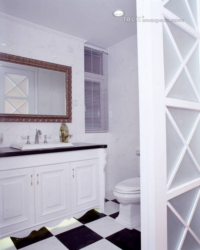 无人,家,竖图,室内,白天,正面,化妆,美容,别墅,窗户,家具,镜子,天花板,卫生间,洗手间,浴室,装修,建筑,欧式,阴影,装饰,反射,瓷砖,地砖,水槽,水龙头,影子,房屋,墙,屋子,公寓,地面,豪华,建设,现代,水斗,装潢,洋房,楼房,开关,玻璃窗,墙壁,墙面,住宅,白色,化妆镜,室内装潢,打开,样板房,明亮,阀门,镜像,舒适,家居装潢,开启,镜面,房屋设计,地中海风格,古典风格,简约风格,室内设计,宽敞,样板房装潢,光学,水咀,设计,厕所,淋浴房,彩图,冲凉房,房子,沐浴间,沐浴室,szzm1