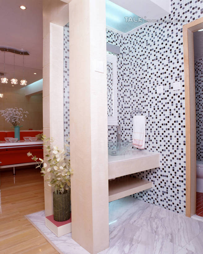 无人,家,竖图,室内,白天,正面,植物,别墅,家具,镜子,卫生间,洗手间,浴室,装修,建筑,照明,欧式,阴影,装饰,盛开,光线,纹路,盆栽,纹理,影子,房屋,墙,屋子,公寓,灯光,盆景,豪华,花蕾,建设,现代,装潢,洋房,楼房,顶灯,墙壁,墙面,住宅,灯,花,花瓣,花朵,鲜花,绿色,自然,灯具,室内装潢,花苞,花蕊,生长,成长,华丽,修饰,样板房,明亮,照亮,点缀,镜像,舒适,家居装潢,镜面,照明设备,房屋设计,地中海风格,古典风格,简约风格,室内设计,宽敞,肌理,样板房装潢,衬托,美观,雅致,雅观,设计,厕所,淋浴房,彩图,冲凉房,房子,沐浴间,沐浴室,szzm1