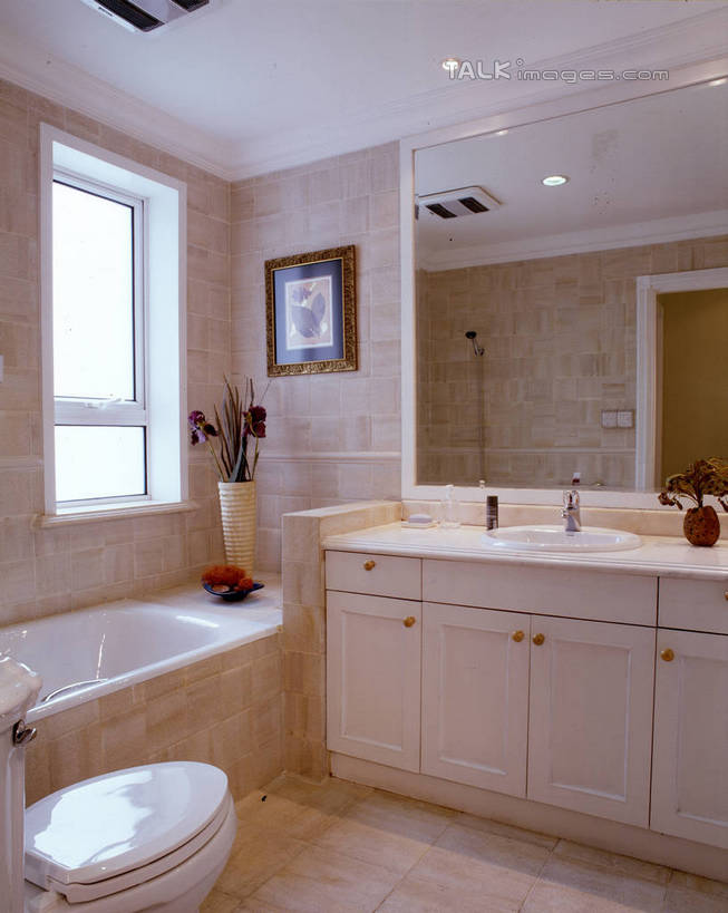 无人,家,竖图,室内,白天,正面,化妆,美容,绘画,别墅,窗户,柜子,家具,镜子,生活用品,天花板,卫生间,洗手间,浴室,装修,建筑,照明,欧式,艺术,装饰,盛开,反射,水槽,水龙头,房屋,马桶,墙,屋子,公寓,灯光,储物柜,古典,豪华,花蕾,文化,建设,现代,水斗,装潢,洋房,楼房,顶灯,开关,玻璃窗,墙壁,墙面,住宅,灯,花,花瓣,花朵,鲜花,白色,化妆镜,工艺品,灯具,室内装潢,浴缸,花苞,花蕊,打开,品味,座便器,样板房,明亮,照亮,美术,阀门,镜像,高雅,舒适,家居装潢,开启,镜面,照明设备,储存,挂画,房屋设计,卫浴,地中海风格,古典风格,简约风格,卫浴设备,室内设计,宽敞,样板房装潢,美学,光学,子孙桶,水咀,储备,蕴藏,贮备,水管装置,设计,厕所,淋浴房,装饰画,彩图,冲凉房,房子,沐浴间,沐浴室,贮存,szzm1