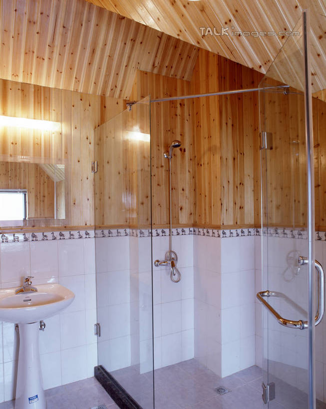 无人,家,竖图,室内,白天,正面,化妆,美容,别墅,家具,镜子,卫生间,洗手间,浴室,装修,建筑,照明,欧式,阴影,装饰,反射,光线,木制,壁灯,水槽,水龙头,影子,房屋,墙,屋子,公寓,灯光,豪华,建设,现代,水斗,装潢,洋房,楼房,开关,墙壁,墙面,住宅,灯,花洒,莲蓬头,化妆镜,木制品,灯具,室内装潢,打开,样板房,明亮,照亮,阀门,镜像,舒适,家居装潢,开启,镜面,照明设备,房屋设计,地中海风格,古典风格,简约风格,室内设计,宽敞,喷雾头,样板房装潢,光学,水咀,设计,厕所,淋浴房,彩图,冲凉房,房子,沐浴间,沐浴室,szzm1