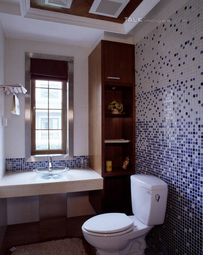 无人,家,竖图,室内,白天,正面,别墅,窗户,家具,生活用品,天花板,卫生间,洗手间,浴室,装修,建筑,欧式,阴影,装饰,反射,水槽,水龙头,影子,房屋,马桶,墙,屋子,公寓,豪华,建设,现代,水斗,装潢,洋房,楼房,开关,玻璃窗,墙壁,墙面,住宅,室内装潢,打开,座便器,样板房,明亮,阀门,舒适,家居装潢,开启,房屋设计,卫浴,地中海风格,古典风格,简约风格,室内设计,宽敞,样板房装潢,子孙桶,水咀,设计,厕所,淋浴房,彩图,冲凉房,房子,沐浴间,沐浴室,szzm1