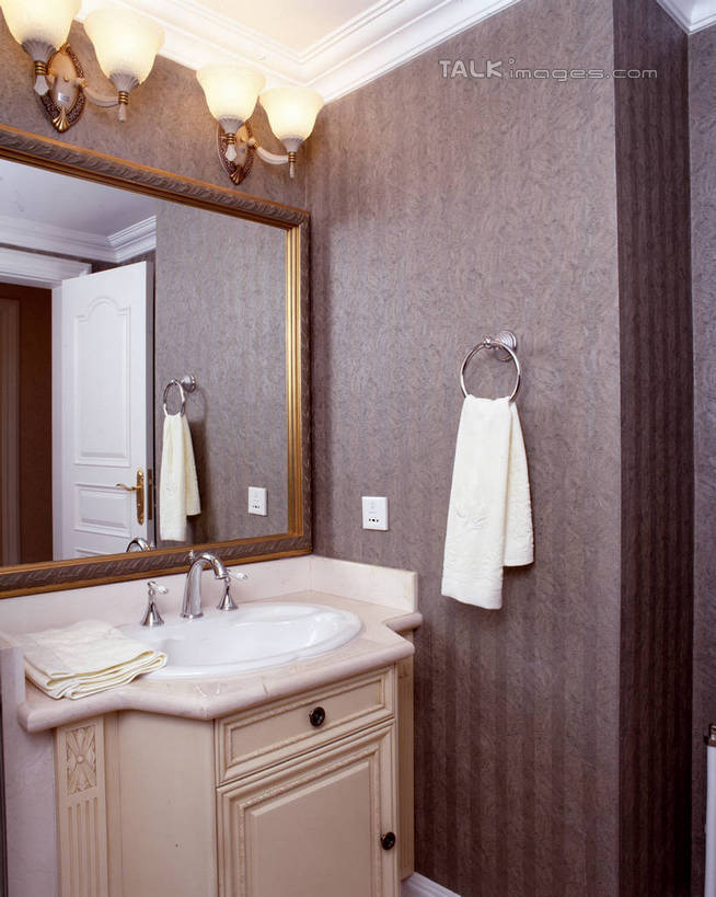 无人,家,竖图,室内,白天,正面,化妆,美容,别墅,家具,镜子,卫生间,洗手间,浴室,装修,建筑,照明,欧式,阴影,装饰,反射,光线,壁灯,纺织物,水槽,水龙头,影子,房屋,墙,屋子,公寓,灯光,豪华,建设,现代,水斗,装潢,洋房,楼房,开关,墙壁,墙面,住宅,灯,化妆镜,灯具,毛巾,室内装潢,打开,清洁,保暖,样板房,明亮,照亮,阀门,镜像,舒适,家居装潢,开启,镜面,照明设备,房屋设计,地中海风格,古典风格,简约风格,室内设计,宽敞,透气,防水,样板房装潢,光学,水咀,储水,耐磨,吸水,设计,厕所,淋浴房,彩图,冲凉房,房子,沐浴间,沐浴室,szzm1