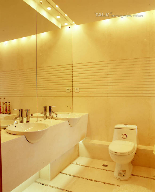 无人,家,竖图,室内,白天,正面,化妆,美容,别墅,家具,镜子,生活用品,天花板,卫生间,洗手间,浴室,装修,建筑,照明,欧式,阴影,装饰,反射,光线,水槽,水龙头,影子,房屋,马桶,墙,屋子,公寓,灯光,豪华,建设,现代,水斗,装潢,洋房,楼房,顶灯,开关,墙壁,墙面,住宅,灯,化妆镜,灯具,室内装潢,打开,座便器,样板房,明亮,照亮,阀门,镜像,舒适,家居装潢,开启,镜面,照明设备,房屋设计,卫浴,地中海风格,古典风格,简约风格,室内设计,宽敞,样板房装潢,光学,子孙桶,水咀,设计,厕所,淋浴房,彩图,冲凉房,房子,沐浴间,沐浴室,szzm1