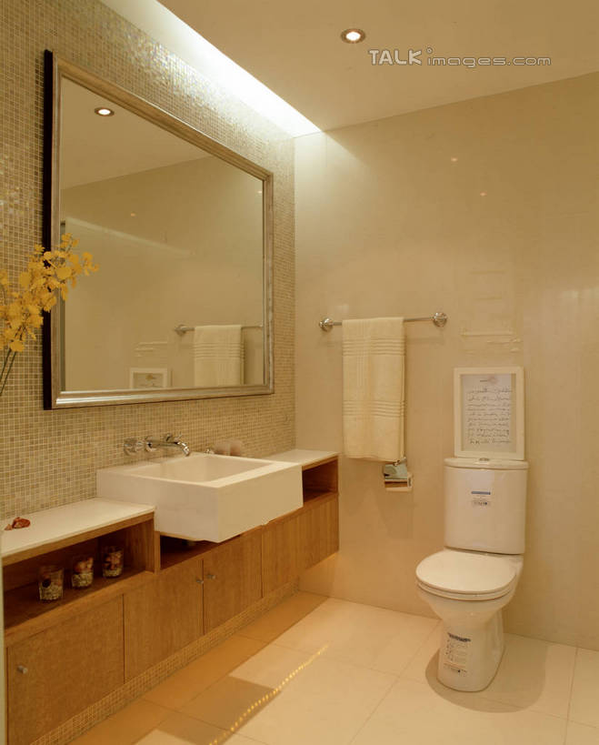 无人,家,竖图,室内,白天,正面,化妆,美容,别墅,家具,镜子,生活用品,天花板,卫生间,洗手间,浴室,装修,建筑,照明,欧式,阴影,装饰,反射,光线,瓷砖,地砖,水槽,水龙头,影子,房屋,马桶,墙,屋子,公寓,灯光,地面,豪华,建设,现代,水斗,装潢,洋房,楼房,顶灯,开关,墙壁,墙面,住宅,灯,化妆镜,灯具,室内装潢,打开,座便器,样板房,明亮,照亮,阀门,镜像,舒适,家居装潢,开启,镜面,照明设备,房屋设计,卫浴,地中海风格,古典风格,简约风格,室内设计,宽敞,样板房装潢,光学,子孙桶,水咀,设计,厕所,淋浴房,彩图,冲凉房,房子,沐浴间,沐浴室,szzm1