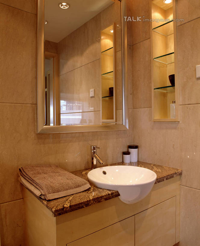 无人,家,竖图,室内,白天,正面,化妆,美容,别墅,家具,镜子,卫生间,洗手间,浴室,装修,建筑,照明,欧式,阴影,装饰,反射,光线,纺织物,水槽,水龙头,影子,房屋,屋子,公寓,灯光,豪华,建设,现代,水斗,装潢,洋房,楼房,顶灯,开关,住宅,灯,化妆镜,灯具,毛巾,室内装潢,打开,清洁,保暖,样板房,明亮,照亮,阀门,镜像,舒适,家居装潢,开启,镜面,照明设备,房屋设计,地中海风格,古典风格,简约风格,室内设计,宽敞,透气,防水,样板房装潢,光学,水咀,储水,耐磨,吸水,设计,厕所,淋浴房,彩图,冲凉房,房子,沐浴间,沐浴室,szzm1