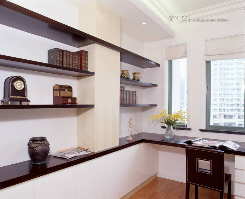 无人,家,横图,室内,白天,正面,植物,别墅,窗户,家具,书房,天花板,装修,桌子,建筑,花瓶,椅子,欧式,阴影,装饰,时间,反射,盆栽,时钟,影子,房屋,墙,屋子,公寓,盆景,豪华,计时,建设,现代,书桌,装潢,洋房,楼房,玻璃窗,墙壁,墙面,住宅,玻璃制品,绿色,白色,自然,玻璃瓶,课桌,瓶子,室内装潢,钟表,表,生长,成长,座钟,样板房,明亮,舒适,家居装潢,房屋设计,地中海风格,古典风格,简约风格,室内设计,宽敞,样板房装潢,设计,钟,彩图,房子,szzm1