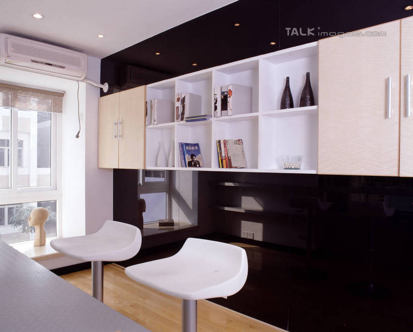 无人,家,横图,室内,白天,正面,别墅,窗帘,地板,柜子,家具,书房,天花板,装修,建筑,花瓶,椅子,照明,欧式,阴影,装饰,光线,影子,陶瓷,房屋,墙,屋子,公寓,灯光,陶瓷制品,地面,储物柜,豪华,建设,现代,装潢,洋房,楼房,顶灯,木地板,墙壁,墙面,住宅,灯,帘子,瓶子,灯具,室内装潢,遮阳,华丽,修饰,样板房,明亮,照亮,点缀,舒适,家居装潢,照明设备,储存,房屋设计,地中海风格,古典风格,简约风格,室内设计,宽敞,样板房装潢,衬托,美观,雅致,雅观,储备,蕴藏,贮备,设计,彩图,房子,贮存,szzm1