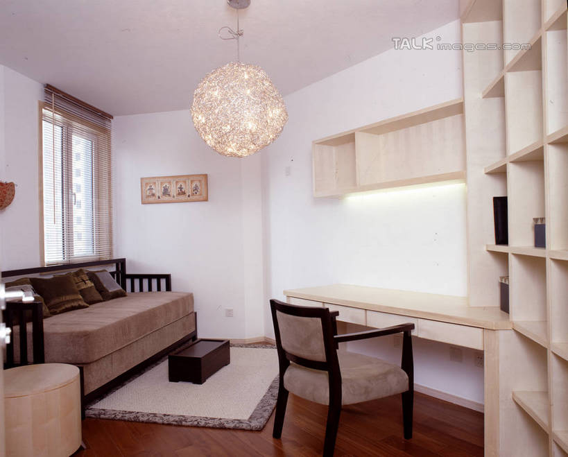 无人,家,横图,室内,白天,正面,别墅,窗户,地毯,家具,靠垫,沙发,书房,天花板,装修,桌子,建筑,照明,欧式,阴影,装饰,编织,反射,影子,手工艺品,房屋,墙,屋子,公寓,灯光,靠枕,织物,豪华,建设,现代,书桌,装潢,洋房,楼房,吊灯,玻璃窗,墙壁,墙面,住宅,灯,白色,课桌,工艺品,灯具,垫子,室内装潢,枕头,华丽,修饰,样板房,明亮,照亮,点缀,舒适,家居装潢,照明设备,房屋设计,地中海风格,古典风格,简约风格,布艺沙发,室内设计,宽敞,样板房装潢,衬托,美观,雅致,雅观,设计,彩图,房子,szzm1