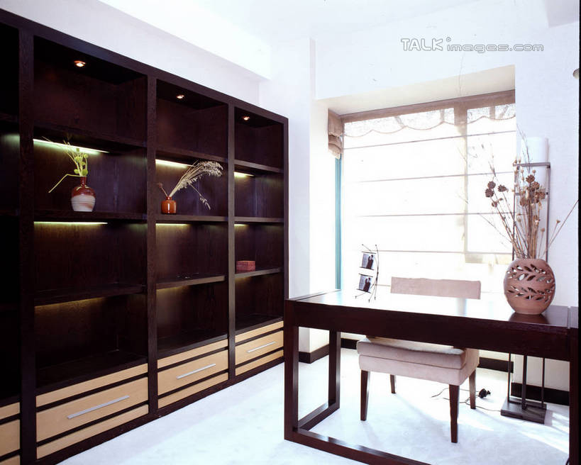 无人,家,横图,室内,白天,正面,别墅,窗户,家具,书房,天花板,装修,桌子,建筑,花瓶,椅子,工艺美术品,欧式,阴影,艺术,装饰,盛开,反射,影子,陶瓷,房屋,墙,屋子,公寓,陶瓷制品,艺术品,豪华,花蕾,置物架,建设,现代,书桌,装潢,洋房,楼房,玻璃窗,架子,墙壁,墙面,住宅,花,花瓣,花朵,鲜花,课桌,瓶子,工艺品,室内装潢,花苞,花蕊,工艺,样板房,明亮,美术,舒适,家居装潢,陈列架,房屋设计,地中海风格,古典风格,简约风格,室内设计,宽敞,样板房装潢,搁架,设计,彩图,房子,szzm1