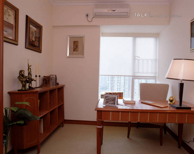 无人,家,横图,室内,白天,正面,绘画,别墅,柜子,家具,书房,台灯,天花板,装修,桌子,建筑,工艺美术品,欧式,阴影,艺术,装饰,反射,电器,影子,房屋,墙,屋子,公寓,艺术品,储物柜,古典,豪华,文化,建设,现代,书桌,装潢,洋房,楼房,墙壁,墙面,住宅,空调,课桌,工艺品,室内装潢,品味,工艺,样板房,明亮,美术,调节,高雅,舒适,家电,家居装潢,家用电器,储存,挂画,调整,房屋设计,地中海风格,古典风格,简约风格,室内设计,宽敞,样板房装潢,美学,储备,蕴藏,贮备,空气调节器,设计,装饰画,彩图,房子,贮存,szzm1