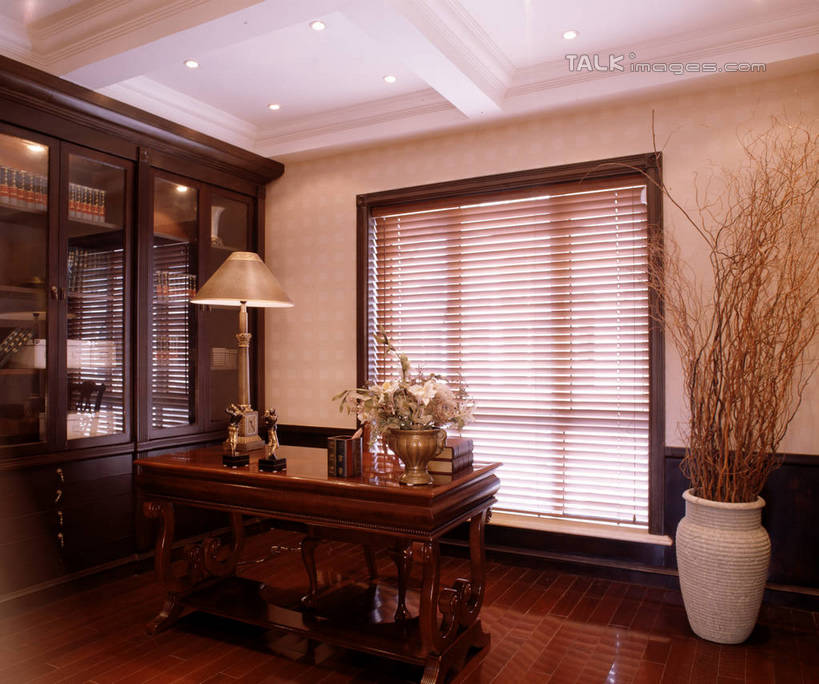 无人,家,横图,室内,白天,正面,植物,别墅,地板,家具,书房,台灯,天花板,装修,桌子,建筑,工艺美术品,照明,欧式,阴影,艺术,装饰,光线,盆栽,影子,房屋,墙,屋子,公寓,灯光,盆景,艺术品,地面,豪华,建设,现代,书桌,装潢,洋房,楼房,顶灯,木地板,墙壁,墙面,住宅,灯,绿色,自然,课桌,工艺品,灯具,室内装潢,生长,成长,工艺,样板房,明亮,照亮,美术,舒适,家居装潢,照明设备,房屋设计,地中海风格,古典风格,简约风格,室内设计,宽敞,样板房装潢,设计,彩图,房子,szzm1