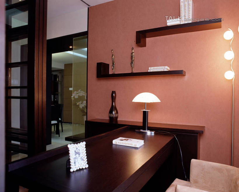 无人,家,横图,室内,白天,正面,别墅,家具,书房,台灯,装修,桌子,建筑,相框,工艺美术品,照明,欧式,阴影,艺术,装饰,光线,木制,壁灯,影子,房屋,屋子,公寓,灯光,艺术品,豪华,建设,现代,书桌,装潢,洋房,楼房,住宅,灯,课桌,木制品,工艺品,灯具,室内装潢,工艺,样板房,明亮,照亮,美术,舒适,家居装潢,照明设备,房屋设计,地中海风格,古典风格,简约风格,室内设计,宽敞,样板房装潢,设计,彩图,房子,szzm1