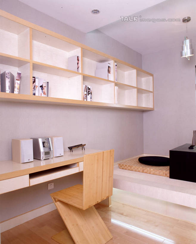 无人,家,竖图,室内,白天,正面,机器,别墅,家具,书房,天花板,装修,桌子,建筑,书籍,欧式,阴影,装饰,反射,影子,房屋,墙,屋子,公寓,音响,豪华,置物架,设备,喇叭,建设,现代,书桌,装潢,洋房,楼房,架子,墙壁,墙面,住宅,白色,课桌,书本,室内装潢,样板房,明亮,舒适,家居装潢,扬声器,陈列架,房屋设计,地中海风格,古典风格,简约风格,器件,室内设计,宽敞,样板房装潢,搁架,设计,书,图书,彩图,房子,电声换能器,szzm1