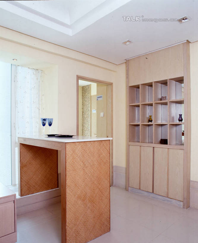 无人,家,竖图,室内,白天,正面,别墅,窗户,家具,门,书房,天花板,装修,桌子,建筑,欧式,阴影,装饰,反射,木制,影子,房屋,墙,屋子,公寓,豪华,建设,现代,书桌,装潢,洋房,楼房,玻璃窗,墙壁,墙面,住宅,白色,课桌,木制品,门框,室内装潢,样板房,明亮,舒适,家居装潢,房屋设计,地中海风格,古典风格,简约风格,室内设计,宽敞,样板房装潢,设计,彩图,房子,szzm1