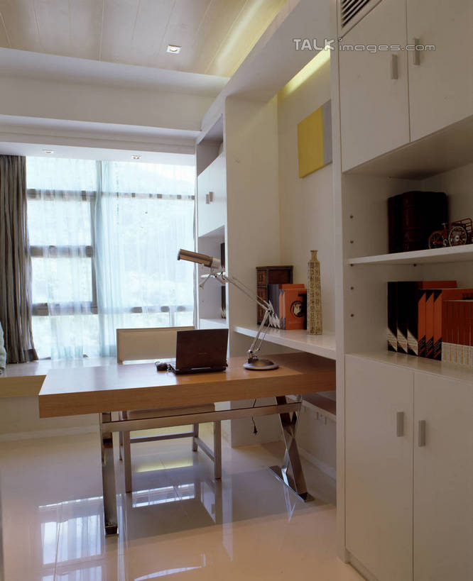 无人,家,竖图,室内,白天,正面,别墅,窗户,柜子,家具,书房,天花板,装修,桌子,建筑,椅子,照明,欧式,阴影,装饰,光线,影子,房屋,墙,屋子,公寓,灯光,储物柜,豪华,建设,现代,书桌,装潢,洋房,楼房,顶灯,玻璃窗,墙壁,墙面,住宅,灯,课桌,灯具,室内装潢,样板房,明亮,照亮,舒适,家居装潢,照明设备,储存,房屋设计,地中海风格,古典风格,简约风格,室内设计,宽敞,样板房装潢,储备,蕴藏,贮备,设计,彩图,房子,贮存,szzm1