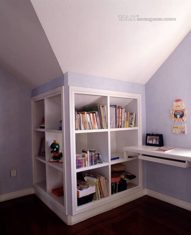 无人,家,竖图,室内,白天,正面,别墅,柜子,家具,书房,天花板,装修,桌子,建筑,书籍,工艺美术品,欧式,阴影,艺术,装饰,反射,影子,房屋,墙,屋子,公寓,艺术品,豪华,建设,现代,书桌,装潢,洋房,楼房,墙壁,墙面,住宅,白色,课桌,书本,工艺品,橱柜,室内装潢,书柜,书橱,工艺,样板房,明亮,美术,舒适,家居装潢,储存,房屋设计,地中海风格,古典风格,简约风格,室内设计,宽敞,样板房装潢,储备,蕴藏,贮备,设计,书,图书,彩图,房子,贮存,szzm1