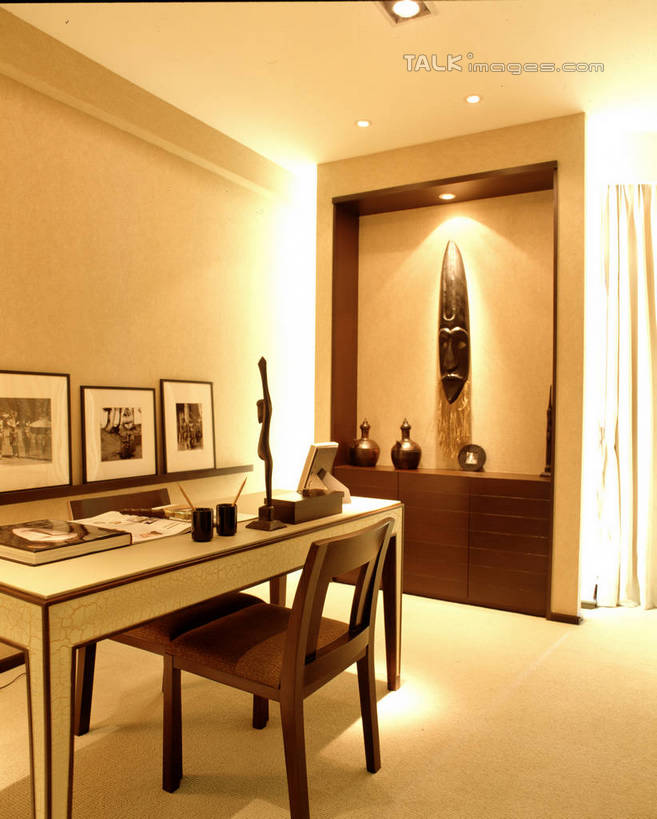 无人,家,竖图,室内,白天,正面,绘画,植物,别墅,家具,书房,天花板,装修,桌子,建筑,书籍,照明,欧式,阴影,艺术,装饰,光线,盆栽,影子,房屋,墙,屋子,公寓,灯光,盆景,古典,豪华,文化,建设,现代,书桌,装潢,洋房,楼房,顶灯,墙壁,墙面,住宅,灯,绿色,自然,课桌,书本,工艺品,灯具,室内装潢,品味,生长,成长,样板房,明亮,照亮,美术,高雅,舒适,家居装潢,照明设备,挂画,房屋设计,地中海风格,古典风格,简约风格,室内设计,宽敞,样板房装潢,美学,设计,书,图书,装饰画,彩图,房子,szzm1