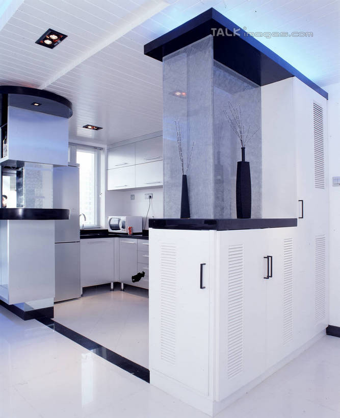 无人,家,竖图,室内,白天,正面,别墅,厨房,柜子,家具,天花板,装修,桌面,桌子,建筑,厨具,欧式,阴影,装饰,反射,瓷砖,地砖,工具,水槽,水龙头,影子,房屋,墙,屋子,公寓,地面,储物柜,豪华,干净,建设,现代,水斗,装潢,洋房,楼房,开关,墙壁,墙面,住宅,白色,室内装潢,打开,油烟机,样板房,明亮,阀门,卫生,舒适,家居装潢,吸油烟机,开启,储存,房屋设计,地中海风格,古典风格,简约风格,室内设计,宽敞,样板房装潢,水咀,储备,蕴藏,贮备,设计,彩图,房子,灶间,厨房料理台,贮存,料理台,szzm1