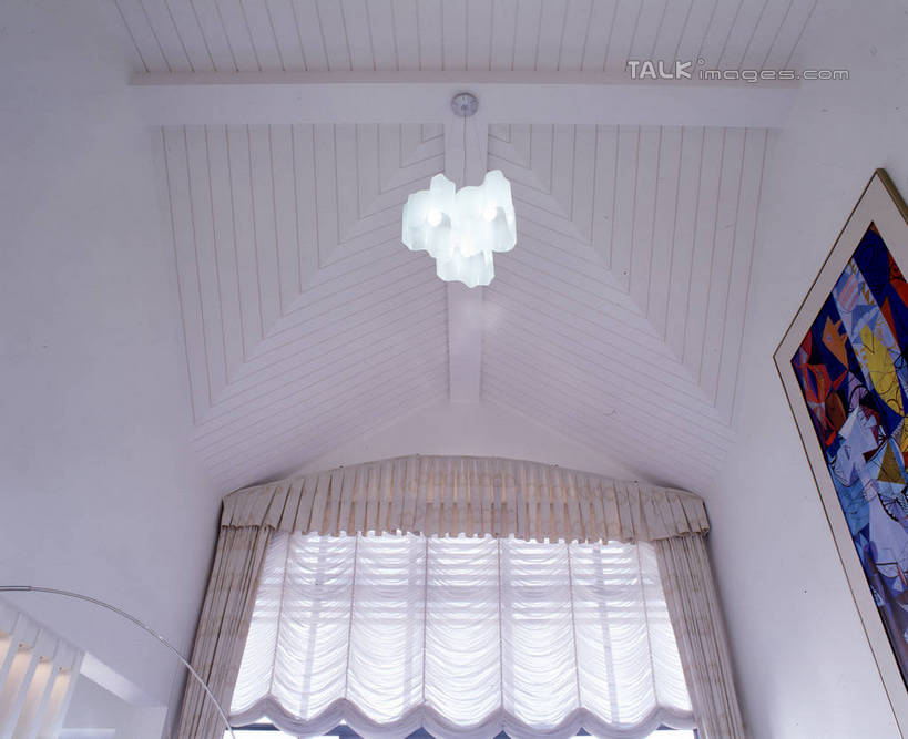 无人,家,横图,室内,白天,正面,绘画,别墅,窗户,窗帘,家具,天花板,装修,建筑,照明,欧式,艺术,装饰,房屋,墙,屋子,公寓,灯光,古典,豪华,文化,建设,现代,装潢,洋房,楼房,吊灯,玻璃窗,墙壁,墙面,住宅,灯,白色,帘子,工艺品,灯具,室内装潢,品味,遮阳,华丽,修饰,样板房,明亮,照亮,美术,点缀,高雅,舒适,家居装潢,照明设备,挂画,房屋设计,地中海风格,古典风格,简约风格,室内设计,宽敞,样板房装潢,美学,衬托,美观,雅致,雅观,设计,装饰画,彩图,房子,szzm1