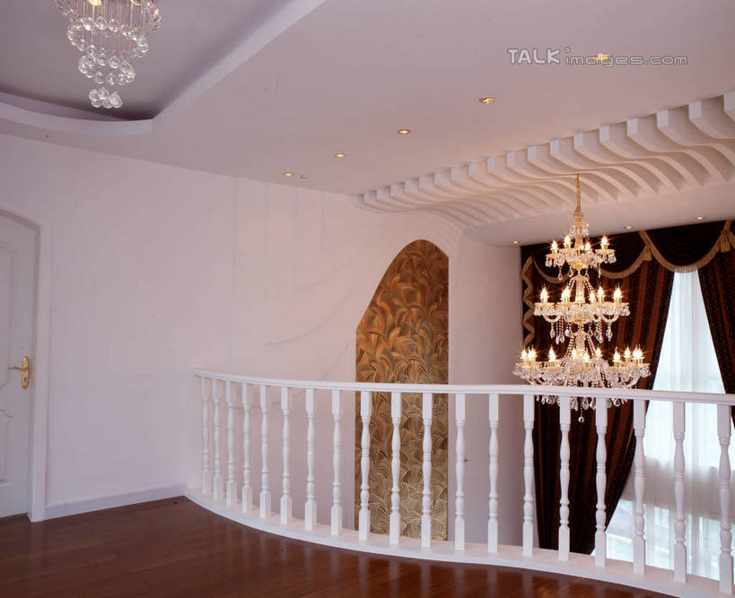 无人,家,栏杆,横图,室内,白天,正面,时尚,别墅,窗户,窗帘,家具,装修,建筑,照明,欧式,阴影,装饰,光线,影子,房屋,墙,屋子,公寓,围栏,灯光,水晶,豪华,建设,现代,装潢,洋房,护栏,楼房,吊灯,水晶灯,玻璃窗,墙壁,墙面,住宅,灯,白色,帘子,灯具,室内装潢,遮阳,华丽,修饰,样板房,明亮,照亮,点缀,舒适,家居装潢,照明设备,高贵,水晶吊灯,房屋设计,地中海风格,古典风格,简约风格,室内设计,宽敞,样板房装潢,衬托,美观,雅致,雅观,水晶制品,富丽,华美,设计,彩图,房子,水晶石,szzm1