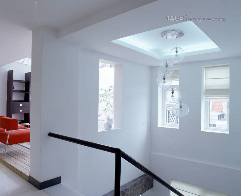 无人,家,客厅,栏杆,横图,室内,白天,正面,别墅,家具,楼梯,沙发,天花板,装修,建筑,照明,欧式,阴影,装饰,光线,扶手,影子,房屋,阶梯,墙,屋子,公寓,灯光,豪华,建设,现代,装潢,洋房,护栏,楼房,吊灯,墙壁,墙面,台阶,住宅,灯,白色,灯具,室内装潢,样板房,明亮,照亮,起居室,舒适,家居装潢,照明设备,房屋设计,地中海风格,古典风格,简约风格,布艺沙发,室内设计,宽敞,样板房装潢,客堂,设计,彩图,房子,szzm1