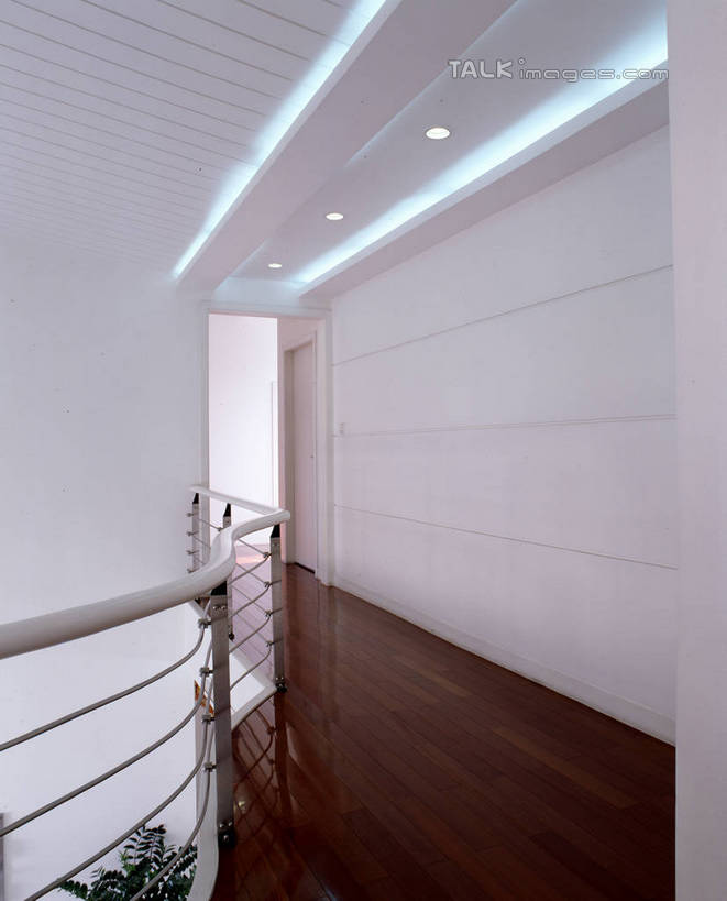 无人,家,栏杆,竖图,室内,白天,正面,别墅,地板,家具,天花板,装修,建筑,照明,欧式,阴影,装饰,光线,影子,房屋,墙,屋子,公寓,围栏,走道,走廊,过道,灯光,地面,豪华,建设,现代,装潢,洋房,护栏,楼房,顶灯,木地板,墙壁,墙面,住宅,灯,白色,灯具,室内装潢,样板房,明亮,照亮,舒适,家居装潢,照明设备,房屋设计,地中海风格,古典风格,简约风格,室内设计,宽敞,样板房装潢,设计,彩图,房子,szzm1