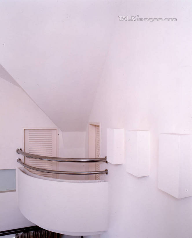 无人,家,栏杆,竖图,室内,白天,正面,别墅,家具,天花板,装修,建筑,欧式,阴影,装饰,反射,影子,房屋,墙,屋子,公寓,围栏,走道,走廊,过道,豪华,建设,现代,装潢,洋房,护栏,楼房,墙壁,墙面,住宅,白色,室内装潢,样板房,明亮,舒适,家居装潢,房屋设计,地中海风格,古典风格,简约风格,室内设计,宽敞,样板房装潢,设计,彩图,房子,szzm1