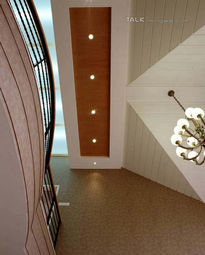 无人,家,栏杆,竖图,室内,白天,仰视,时尚,别墅,家具,天花板,装修,建筑,照明,欧式,阴影,装饰,光线,影子,房屋,墙,屋子,公寓,围栏,灯光,水晶,豪华,建设,现代,装潢,洋房,护栏,楼房,吊灯,水晶灯,墙壁,墙面,住宅,灯,灯具,室内装潢,华丽,样板房,明亮,照亮,舒适,家居装潢,照明设备,高贵,水晶吊灯,房屋设计,地中海风格,古典风格,简约风格,室内设计,宽敞,样板房装潢,水晶制品,富丽,华美,设计,彩图,低角度拍摄,房子,水晶石,szzm1