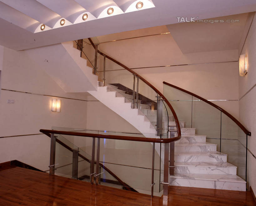 无人,家,栏杆,横图,室内,白天,正面,别墅,地板,家具,楼梯,天花板,装修,建筑,照明,欧式,阴影,装饰,光线,壁灯,扶手,影子,房屋,阶梯,墙,屋子,公寓,走道,走廊,过道,灯光,地面,豪华,建设,现代,装潢,洋房,护栏,楼房,木地板,墙壁,墙面,台阶,住宅,灯,灯具,室内装潢,样板房,明亮,照亮,舒适,家居装潢,照明设备,房屋设计,地中海风格,古典风格,简约风格,室内设计,宽敞,样板房装潢,设计,彩图,房子,szzm1