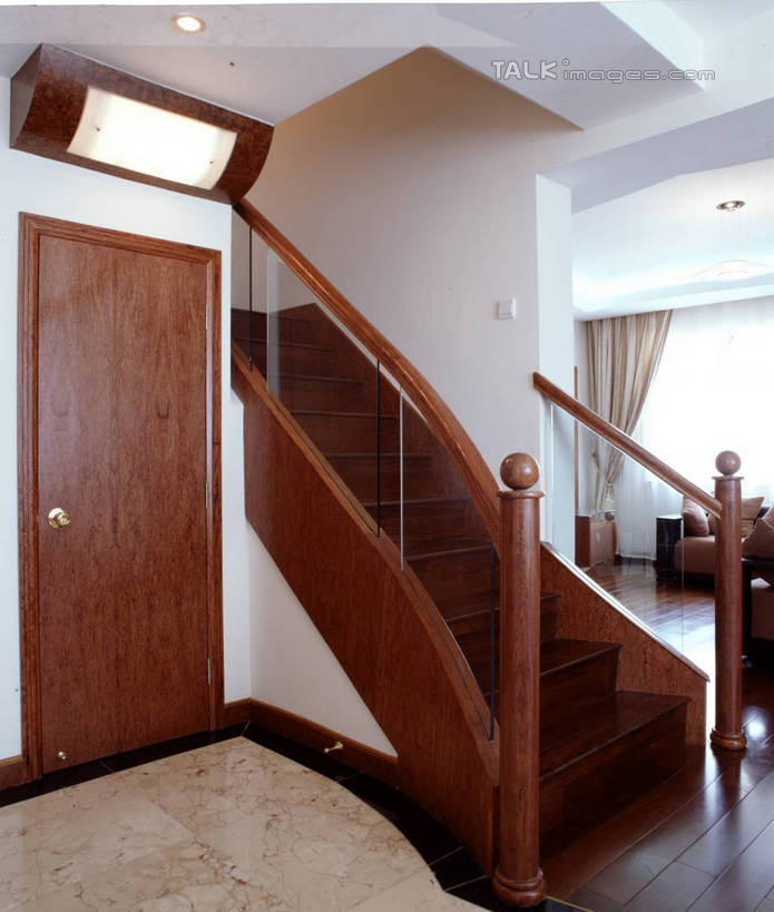 无人,家,栏杆,竖图,室内,白天,正面,别墅,窗户,窗帘,家具,楼梯,门,天花板,装修,建筑,欧式,阴影,装饰,反射,扶手,影子,房屋,阶梯,墙,屋子,公寓,走道,走廊,过道,豪华,建设,现代,装潢,洋房,护栏,楼房,玻璃窗,墙壁,墙面,台阶,住宅,帘子,门框,室内装潢,遮阳,华丽,修饰,样板房,明亮,点缀,舒适,家居装潢,房屋设计,地中海风格,古典风格,简约风格,室内设计,宽敞,样板房装潢,衬托,美观,雅致,雅观,设计,彩图,房子,szzm1