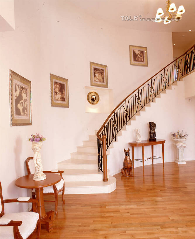 无人,家,竖图,室内,白天,正面,时尚,绘画,别墅,地板,家具,天花板,装修,建筑,照明,欧式,阴影,艺术,装饰,光线,影子,房屋,墙,屋子,公寓,灯光,水晶,地面,古典,豪华,文化,建设,现代,装潢,洋房,楼房,吊灯,木地板,水晶灯,墙壁,墙面,住宅,灯,白色,工艺品,灯具,室内装潢,品味,华丽,样板房,明亮,照亮,美术,高雅,舒适,家居装潢,照明设备,高贵,挂画,水晶吊灯,房屋设计,地中海风格,古典风格,简约风格,室内设计,宽敞,样板房装潢,美学,水晶制品,富丽,华美,设计,装饰画,彩图,房子,水晶石,szzm1