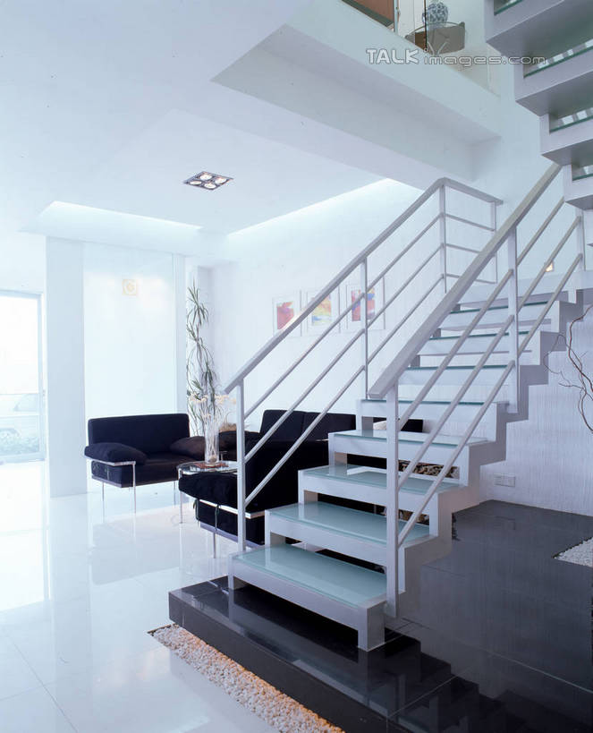 无人,家,客厅,栏杆,竖图,室内,白天,正面,别墅,窗户,家具,楼梯,沙发,天花板,装修,建筑,欧式,阴影,装饰,反射,扶手,影子,房屋,阶梯,墙,屋子,公寓,豪华,建设,现代,装潢,洋房,护栏,楼房,玻璃窗,墙壁,墙面,台阶,住宅,白色,室内装潢,样板房,明亮,起居室,舒适,家居装潢,房屋设计,地中海风格,古典风格,简约风格,布艺沙发,室内设计,宽敞,样板房装潢,客堂,设计,彩图,房子,szzm1