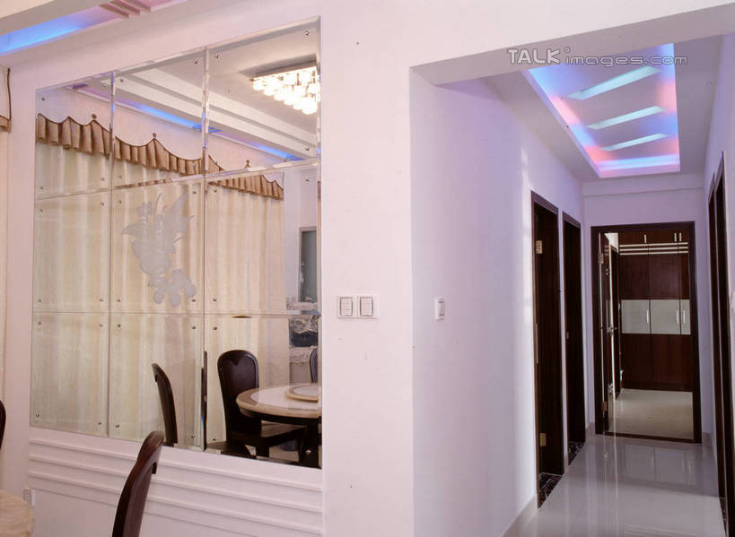 无人,家,横图,室内,白天,正面,别墅,餐桌,窗帘,家具,天花板,装修,桌子,建筑,照明,欧式,阴影,装饰,光线,瓷砖,地砖,影子,饭厅,房屋,墙,屋子,公寓,走道,走廊,过道,灯光,地面,豪华,建设,现代,装潢,洋房,楼房,顶灯,墙壁,墙面,住宅,灯,帘子,灯具,室内装潢,遮阳,餐台,华丽,修饰,样板房,明亮,照亮,点缀,舒适,家居装潢,照明设备,房屋设计,地中海风格,古典风格,简约风格,室内设计,宽敞,样板房装潢,衬托,美观,雅致,雅观,设计,彩图,房子,szzm1