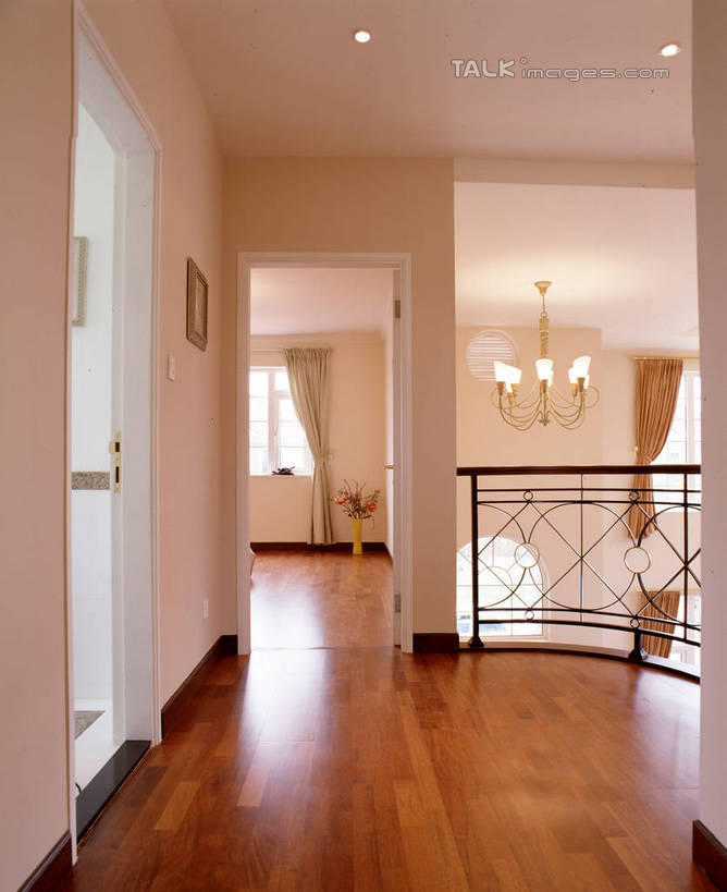 无人,家,客厅,栏杆,竖图,室内,白天,正面,别墅,窗户,窗帘,地板,家具,天花板,装修,建筑,照明,欧式,阴影,装饰,光线,影子,房屋,墙,屋子,公寓,围栏,灯光,地面,豪华,建设,现代,装潢,洋房,护栏,楼房,顶灯,木地板,玻璃窗,墙壁,墙面,住宅,灯,帘子,灯具,室内装潢,遮阳,华丽,修饰,样板房,明亮,照亮,点缀,起居室,舒适,家居装潢,照明设备,房屋设计,地中海风格,古典风格,简约风格,室内设计,宽敞,样板房装潢,衬托,美观,雅致,雅观,客堂,设计,彩图,房子,szzm1