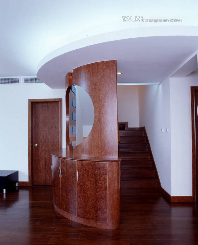 无人,家,客厅,竖图,室内,白天,正面,别墅,家具,楼梯,门,天花板,装修,建筑,欧式,阴影,装饰,反射,木制,影子,房屋,阶梯,墙,屋子,公寓,豪华,建设,现代,装潢,洋房,楼房,墙壁,墙面,台阶,住宅,白色,木制品,门框,室内装潢,样板房,明亮,起居室,舒适,家居装潢,房屋设计,地中海风格,古典风格,简约风格,室内设计,宽敞,样板房装潢,客堂,设计,彩图,房子,szzm1