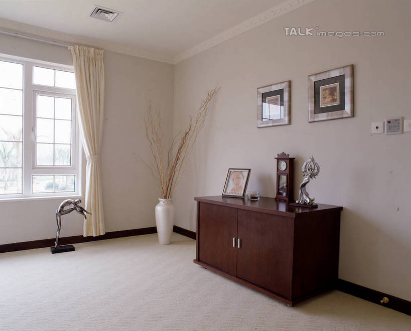 无人,家,横图,室内,白天,正面,绘画,植物,别墅,窗户,窗帘,柜子,家具,天花板,装修,建筑,欧式,阴影,艺术,装饰,反射,盆栽,影子,房屋,墙,屋子,公寓,盆景,储物柜,古典,豪华,文化,建设,现代,装潢,洋房,楼房,玻璃窗,墙壁,墙面,住宅,绿色,白色,自然,帘子,工艺品,室内装潢,品味,遮阳,生长,成长,华丽,修饰,样板房,明亮,美术,点缀,高雅,舒适,家居装潢,储存,挂画,房屋设计,地中海风格,古典风格,简约风格,室内设计,宽敞,样板房装潢,美学,衬托,美观,雅致,雅观,储备,蕴藏,贮备,设计,装饰画,彩图,房子,贮存,szzm1