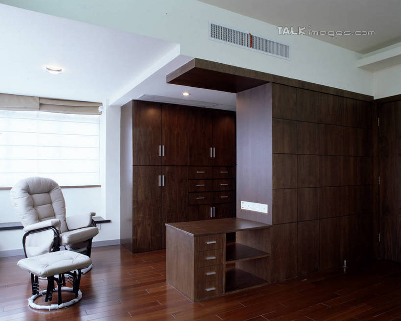 无人,家,客厅,横图,室内,白天,正面,别墅,窗户,地板,柜子,家具,沙发,天花板,装修,建筑,欧式,阴影,装饰,反射,影子,房屋,墙,屋子,公寓,地面,储物柜,豪华,建设,现代,装潢,洋房,楼房,座椅,木地板,玻璃窗,墙壁,墙面,住宅,白色,室内装潢,样板房,明亮,起居室,舒适,家居装潢,储存,按摩椅,房屋设计,地中海风格,古典风格,简约风格,室内设计,宽敞,样板房装潢,客堂,储备,蕴藏,贮备,设计,彩图,房子,贮存,皮沙发,szzm1