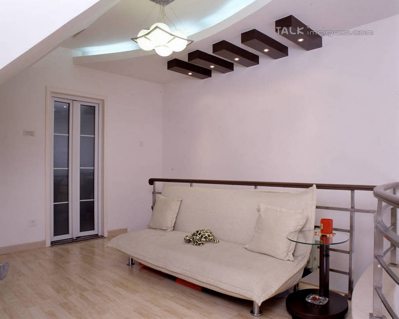 无人,家,客厅,横图,室内,白天,正面,植物,别墅,家具,靠垫,门,沙发,天花板,装修,建筑,照明,欧式,阴影,装饰,盛开,光线,盆栽,影子,房屋,墙,屋子,公寓,灯光,靠枕,盆景,豪华,花蕾,建设,现代,装潢,洋房,楼房,顶灯,墙壁,墙面,住宅,灯,花,花瓣,花朵,鲜花,绿色,白色,自然,灯具,垫子,门框,室内装潢,枕头,花苞,花蕊,生长,成长,样板房,明亮,照亮,起居室,舒适,家居装潢,照明设备,房屋设计,地中海风格,古典风格,简约风格,布艺沙发,室内设计,宽敞,样板房装潢,客堂,设计,彩图,房子,szzm1