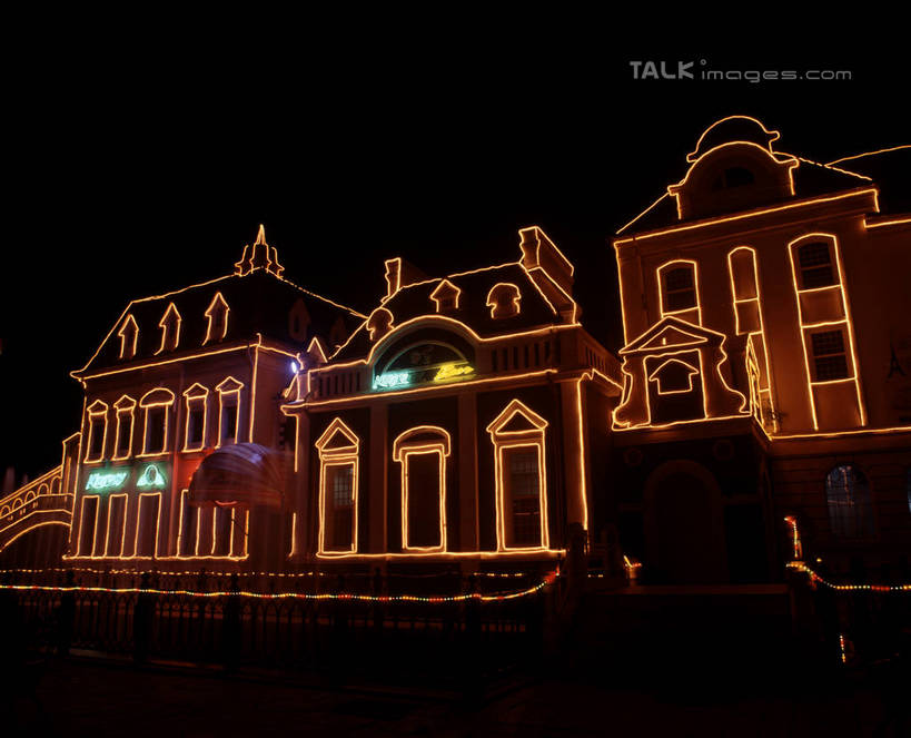 无人,横图,彩色,室外,夜晚,仰视,旅游,度假,标志建筑,地标,建筑,霓虹灯,夜景,深圳,中国,亚洲,阴影,光线,影子,堡垒,城堡,灯光,七彩,娱乐,光源,建设,霓虹,灯,享受,休闲,旅游胜地,放松,照明设备,要塞,东亚,广东,鹏城,广东省,中华人民共和国,华南地区,氖灯,粤,深圳市,设防,彩图,低角度拍摄,szzm1