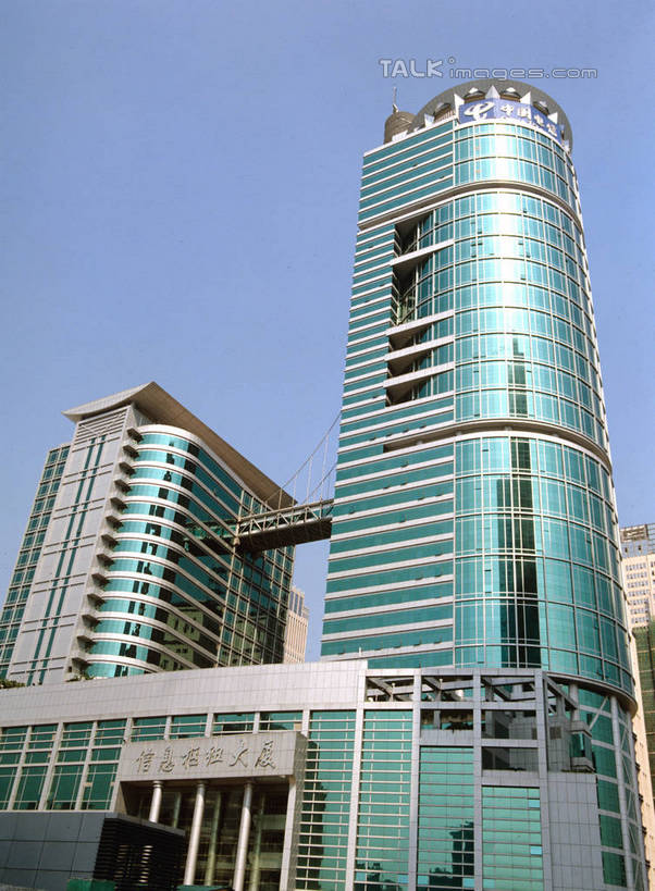 无人,高楼大厦,竖图,室外,白天,仰视,旅游,度假,办公楼,标志建筑,大厦,地标,建筑,摩天大楼,写字楼,深圳,中国,亚洲,阴影,光线,影子,娱乐,建设,蓝色,蓝天,天空,阳光,楼宇,天,享受,休闲,旅游胜地,商务楼,放松,晴朗,东亚,广东,鹏城,广东省,万里无云,中华人民共和国,华南地区,粤,深圳市,福田区,晴空,晴空万里,彩图,低角度拍摄,大楼,高层建筑,高楼,摩天楼,邮电信息枢纽大厦,szzm1