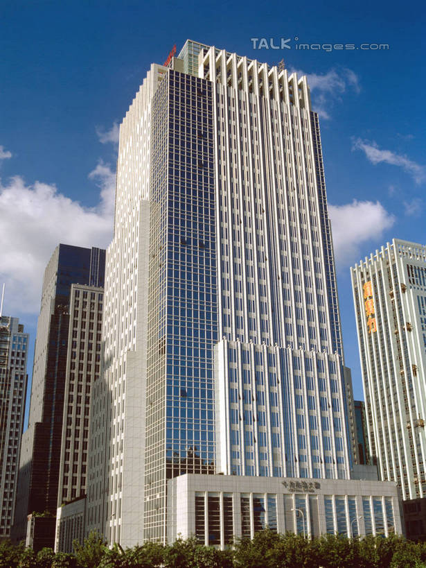 无人,高楼大厦,竖图,室外,白天,仰视,度假,办公楼,美景,城市风光,城市,大厦,摩天大楼,写字楼,深圳,中国,亚洲,阴影,光线,影子,景观,云,云朵,云彩,娱乐,蓝色,白云,蓝天,天空,阳光,楼宇,天,享受,休闲,商务楼,景色,放松,晴朗,东亚,广东,鹏城,广东省,中华人民共和国,华南地区,粤,深圳市,晴空,彩图,低角度拍摄,大楼,高层建筑,高楼,摩天楼,szzm1