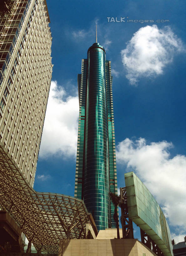 无人,高楼大厦,竖图,室外,白天,仰视,旅游,度假,植物,标志建筑,大厦,地标,建筑,摩天大楼,深圳,中国,亚洲,阴影,光线,影子,云,云朵,云彩,娱乐,建设,树,树木,蓝色,绿色,白云,蓝天,天空,阳光,自然,天,享受,休闲,旅游胜地,放松,生长,晴朗,成长,地王大厦,东亚,广东,鹏城,广东省,中华人民共和国,华南地区,粤,深圳市,晴空,彩图,低角度拍摄,大楼,高层建筑,高楼,摩天楼,罗湖区,信兴广场,szzm1