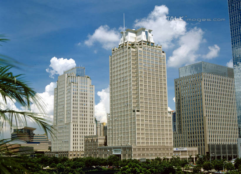 无人,高楼大厦,横图,室外,白天,正面,度假,美景,植物,城市风光,城市,大厦,建筑,摩天大楼,深圳,中国,亚洲,阴影,光线,影子,景观,云,云朵,建筑群,云彩,娱乐,建设,树,树木,蓝色,绿色,白云,蓝天,天空,阳光,自然,天,享受,休闲,景色,放松,生长,晴朗,成长,东亚,广东,鹏城,广东省,中华人民共和国,华南地区,粤,深圳市,晴空,彩图,大楼,高层建筑,高楼,摩天楼,szzm1
