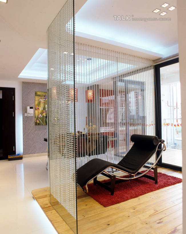 无人,家,竖图,室内,白天,正面,别墅,窗户,地板,地毯,家具,落地窗,门,装修,建筑,椅子,照明,欧式,阴影,装饰,编织,光线,影子,手工艺品,房屋,屋子,公寓,灯光,织物,地面,豪华,建设,现代,装潢,洋房,楼房,顶灯,木地板,玻璃窗,住宅,灯,工艺品,灯具,门框,室内装潢,华丽,修饰,样板房,明亮,照亮,点缀,舒适,贵妃椅,家居装潢,照明设备,房屋设计,地中海风格,古典风格,简约风格,室内设计,宽敞,样板房装潢,衬托,美观,雅致,雅观,设计,彩图,房子,贵妃榻,szzm1