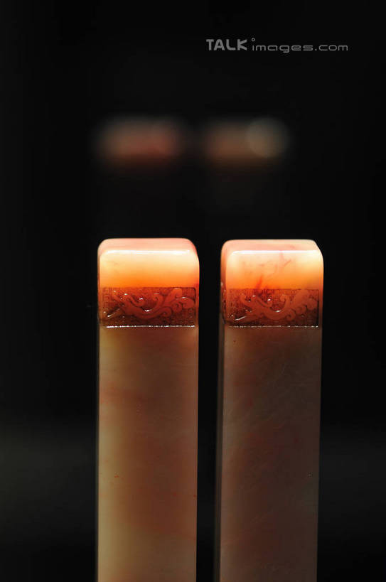 无人,竖图,室内,特写,白天,正面,静物,雕塑,中国,亚洲,阴影,花纹,朦胧,模糊,艺术,装饰,光线,纹路,雕刻,雕像,图案,纹理,影子,灯光,长方体,石雕,两个,粉色,工艺品,纪念,印章,美术,主题,陈列,福建,东亚,福建省,肌理,中华人民共和国,华东地区,省会,功能,美学,闽,福州,福州市,寿山,寿山石,寿山石雕,彩图,yzdzj1