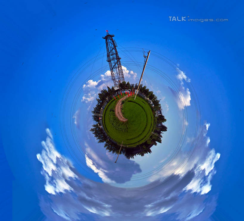 无人,家,横图,室外,白天,正面,数码,科技,草地,草坪,树林,植物,道路,路,旗帜,阴影,环保,电力,光线,网络,电线,电线杆,线,影子,支架,房屋,屋子,云,云朵,小路,电能,交通,高光,几何,计算机图形,球形,合成,线路,云彩,旋转,楼房,住宅,草,树,树木,红色,蓝色,绿色,白云,蓝天,天空,阳光,自然,天,球体,生长,能源,晴朗,成长,电,支撑,电源,生态,回收,电脑合成图,数码合成图,资源,能量,利用,低碳,循环,写实,具体,具象,持续,井架,晴空,彩图,房子,yzdzj1