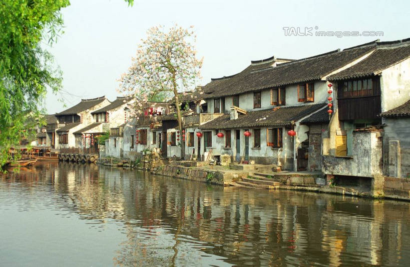 无人,家,横图,室外,白天,正面,旅游,度假,河流,美景,水,植物,中国,亚洲,许多,悬挂,阴影,光线,灯笼,影子,房屋,屋子,河水,景观,水流,娱乐,浙江,民居,住宅,树,树木,浙江省,红色,蓝色,绿色,倒影,蓝天,天空,阳光,自然,天,享受,休闲,景色,放松,水乡,生长,成长,自然风光,东亚,西塘,中华人民共和国,华东地区,浙,嘉善,嘉善县,彩图,房子,yzdzj1