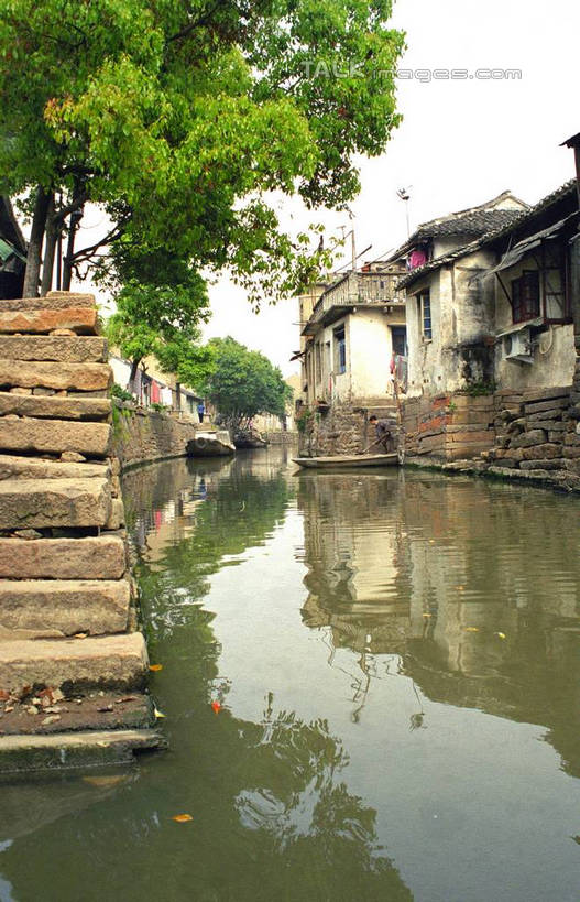 无人,家,竖图,室外,白天,正面,旅游,度假,河流,美景,水,植物,中国,亚洲,许多,阴影,光线,影子,房屋,阶梯,屋子,河水,景观,水流,娱乐,江苏,苏州,民居,台阶,住宅,树,树木,古镇,蓝色,绿色,倒影,蓝天,天空,阳光,自然,天,享受,休闲,石阶,景色,放松,水乡,生长,成长,自然风光,东亚,江苏省,苏州市,中华人民共和国,华东地区,苏,甪直,甪直古镇,桥都,神州水乡第一镇,彩图,房子,yzdzj1